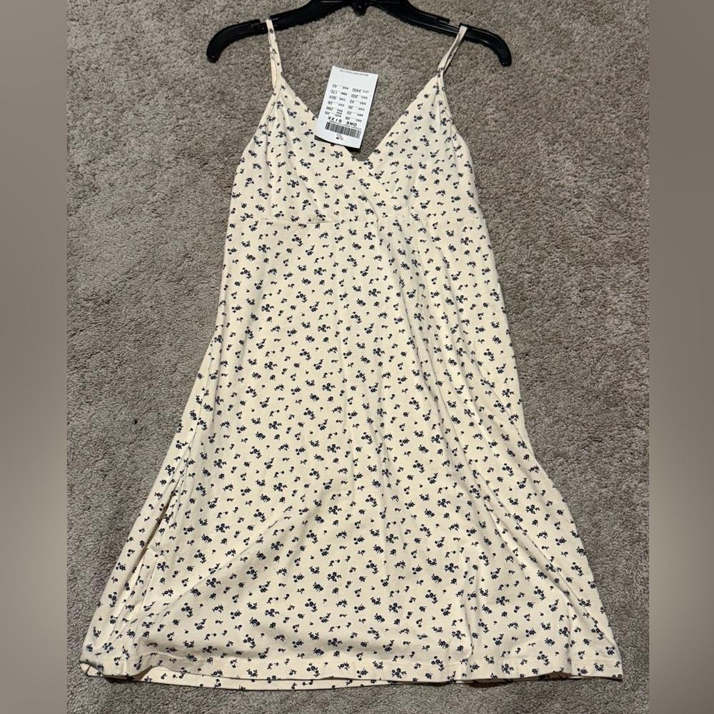 NWT Brandy Melville AMARA DRESS Sz:One Size - Picture 1 of 14